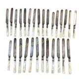 28 Mother of Pearl Butter Knivesï¿½