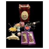 Muffy Vanderbear Doll Trunk, Accessories