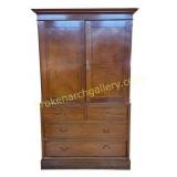 Georgian Mahogany Linen Press