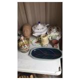 9 Assorted Decorative Table Articles