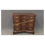 Block Front Mahogany 3 Drawer Chest