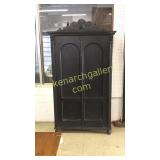 Wardrobe, Carved Crest
