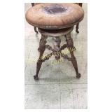 Adjusting Piano Stool