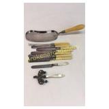 10 Pieces Bone and Mother of Pearl Articles