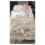 36 Tablecloths and Runners