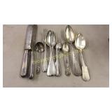 12 Pieces a Mixed Flatware