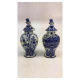 2 Delft Urns