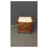 Eastlake Bench W Magazing Compartment