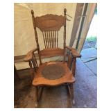 ANTIQUE OAK ROCKING CHAIR