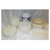 Lot of Rubbermaid Kitchenware