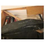 Contents drawers: office supplies