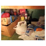 Contents lower cupboard: cleaning supplies, etc