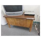 Rectangular table (solid sides, open back)