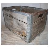 Vintage Borden's Metal Edged Crate 19'x13'x12'