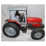 ERTL Massey Ferguson 3650 Metal Tractor, 10'x7'