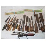 Chisels & Soldering Tools, Powers on