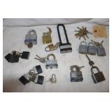 17 Padlocks w/keys Master, Yale,ï¿½