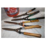 4 Hedge Shears w/ 5-Gallon Bucket