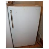 Sanyo Compact Refrigerator 18.5x18x33"