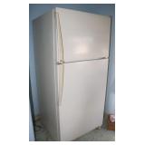 Amana Refrigerator MO TC18VL WORKS