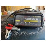 Schumacher Batter Charger SE8