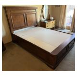 Midland Park Queen Bed w/ Storage