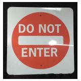 Metal "DO NOT ENTER" Sign