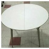 Retro 42" Round Table