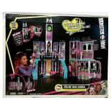Monster High Fold Up Deluxe High School (4