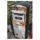 Bennet Model 1066 Gas Pump, w/parts & glass