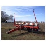 White 5100 6-Row Air Vacuum Planter, 30" rows