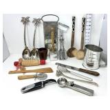 Vintage Kitchen Utensils & Godinger Salad Set