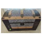 Vintage Humpback Trunk w/Till Tray
