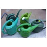 (5) Plastic watering cans