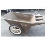 Rubbermaid Plastic Wheelbarrow