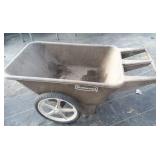 Rubbermaid Plastic Wheelbarrow