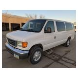 2006 Ford E350 15 passenger van w/wheelchair lift