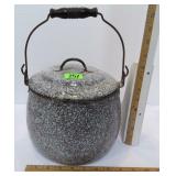 Granitware w/Lid & Handle
