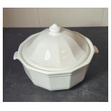 Double handled serving bowl