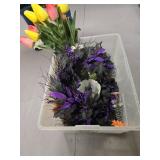 Tote of miscellaneous decor