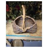 Buttox basket with grapevine handle