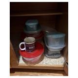 Group of plastic bowls with lids, etc