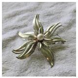 Flower broach
