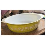 Pyrex casserole dish with lid