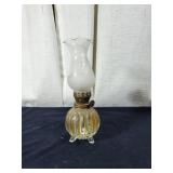 Stunning Vintage oil lamp  Approx 8 inches tall