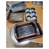 Cupcake and other baking pans