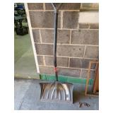 Steel Core snow shovel