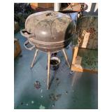 Round charcoal grill