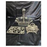 Grape motif basket napkin holder and trivett