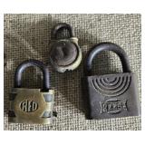 3 antique brass locks. No keys just beautiful